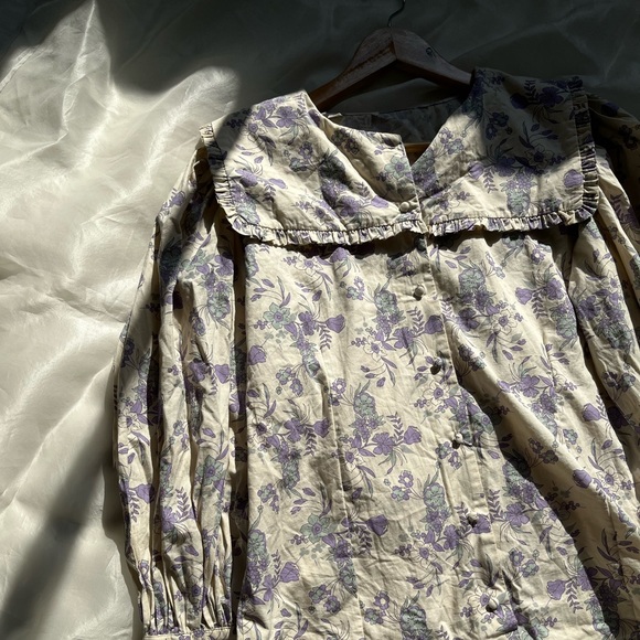 Pretty top - Picture 2 of 4